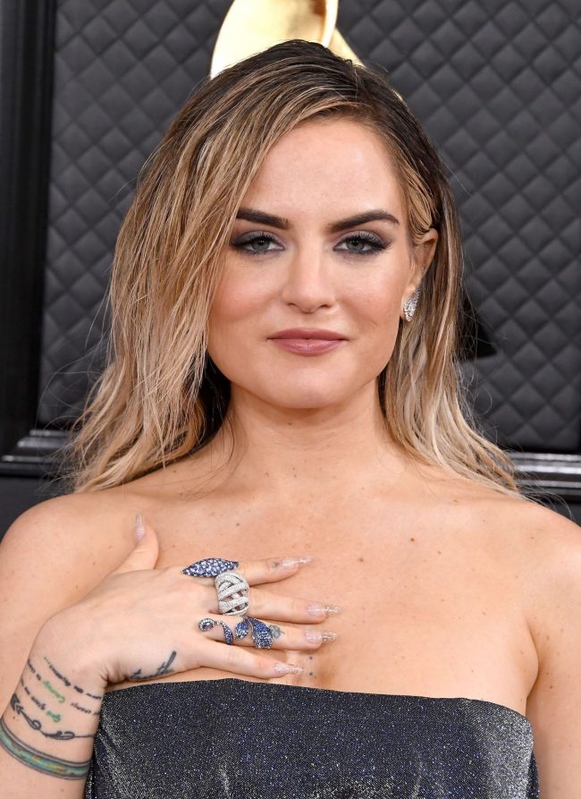 Jojo Shows Her Legs And Cleavage At The Nd Annual Grammy Awards