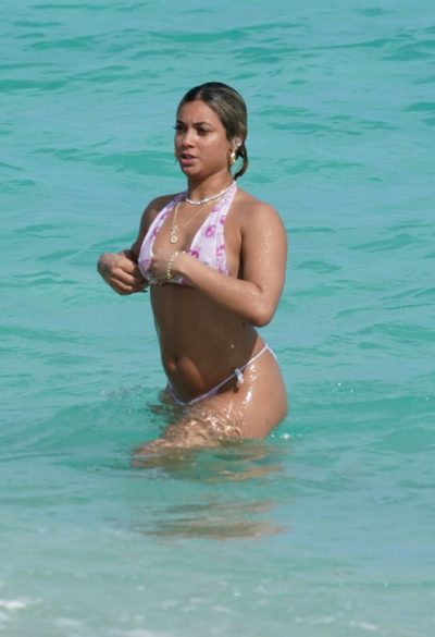American Singer Danileigh Wows In A Bikini At The Beach In Miami