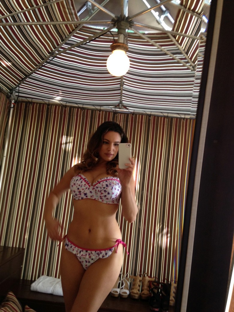 Leaked hot photos of Kelly Brook! 20