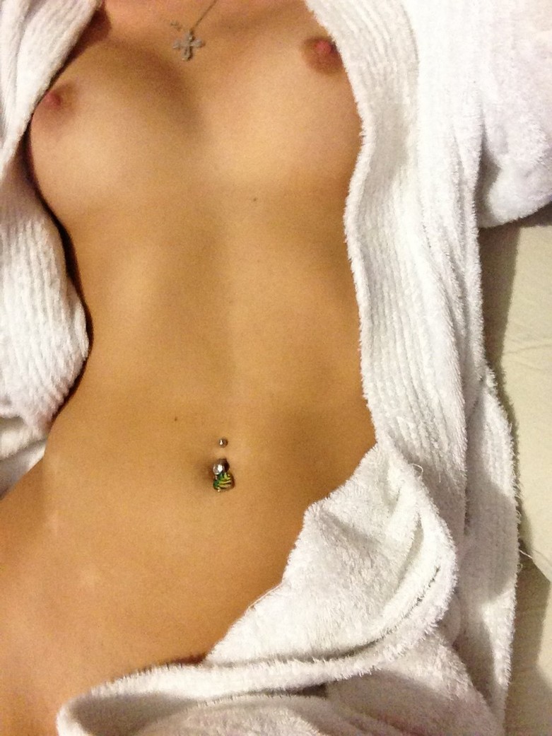 Check out the Fappening leaked nude photos of Sofia Kasuli 27.
