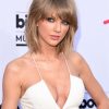 Taylor Swift Pushes Her Boobs Together At The BMAs 1