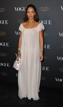 Rihanna Braless (15 Photos)
