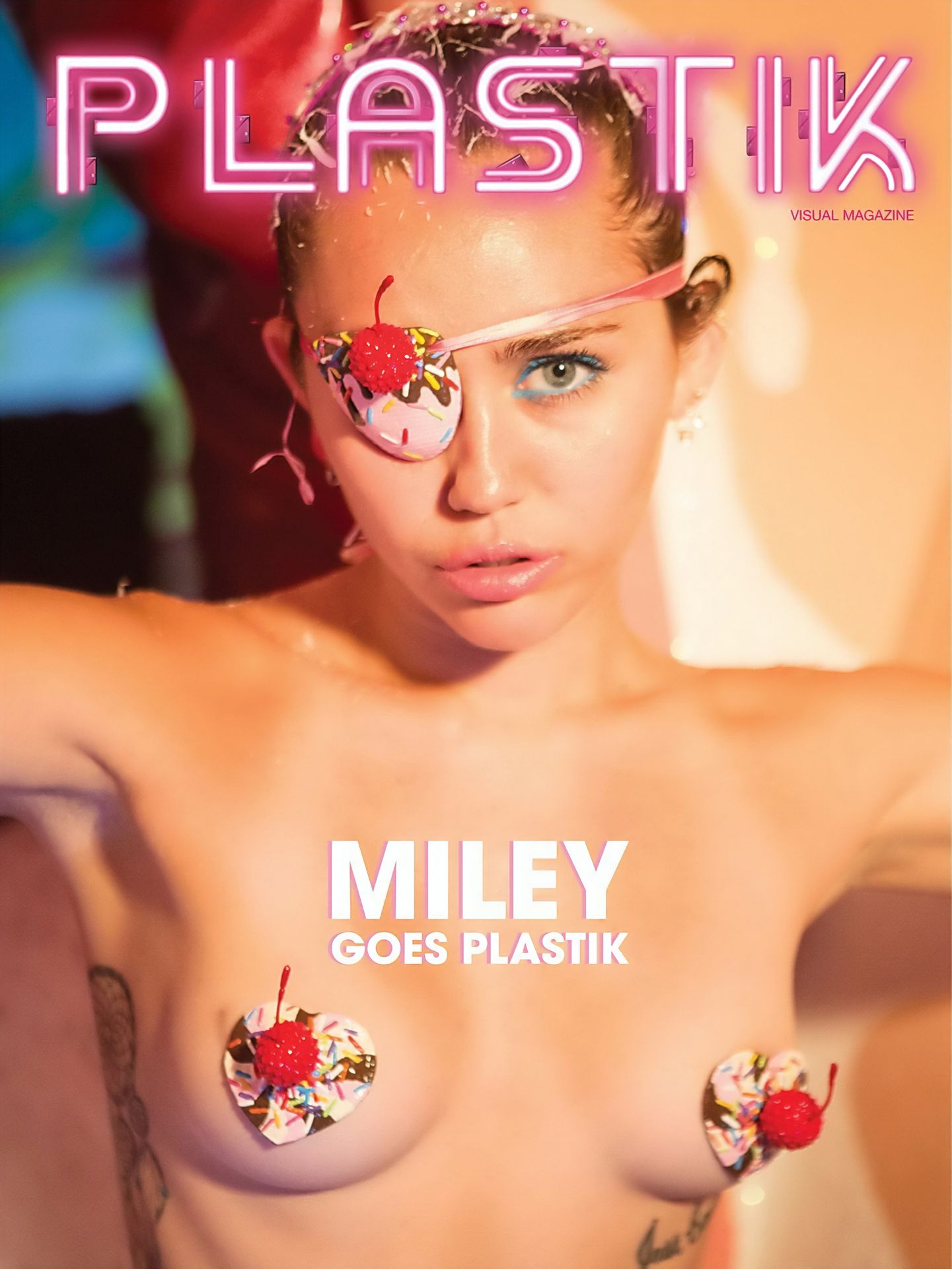 Miley Cyrus Nude & Sexy (19 Photos) 1