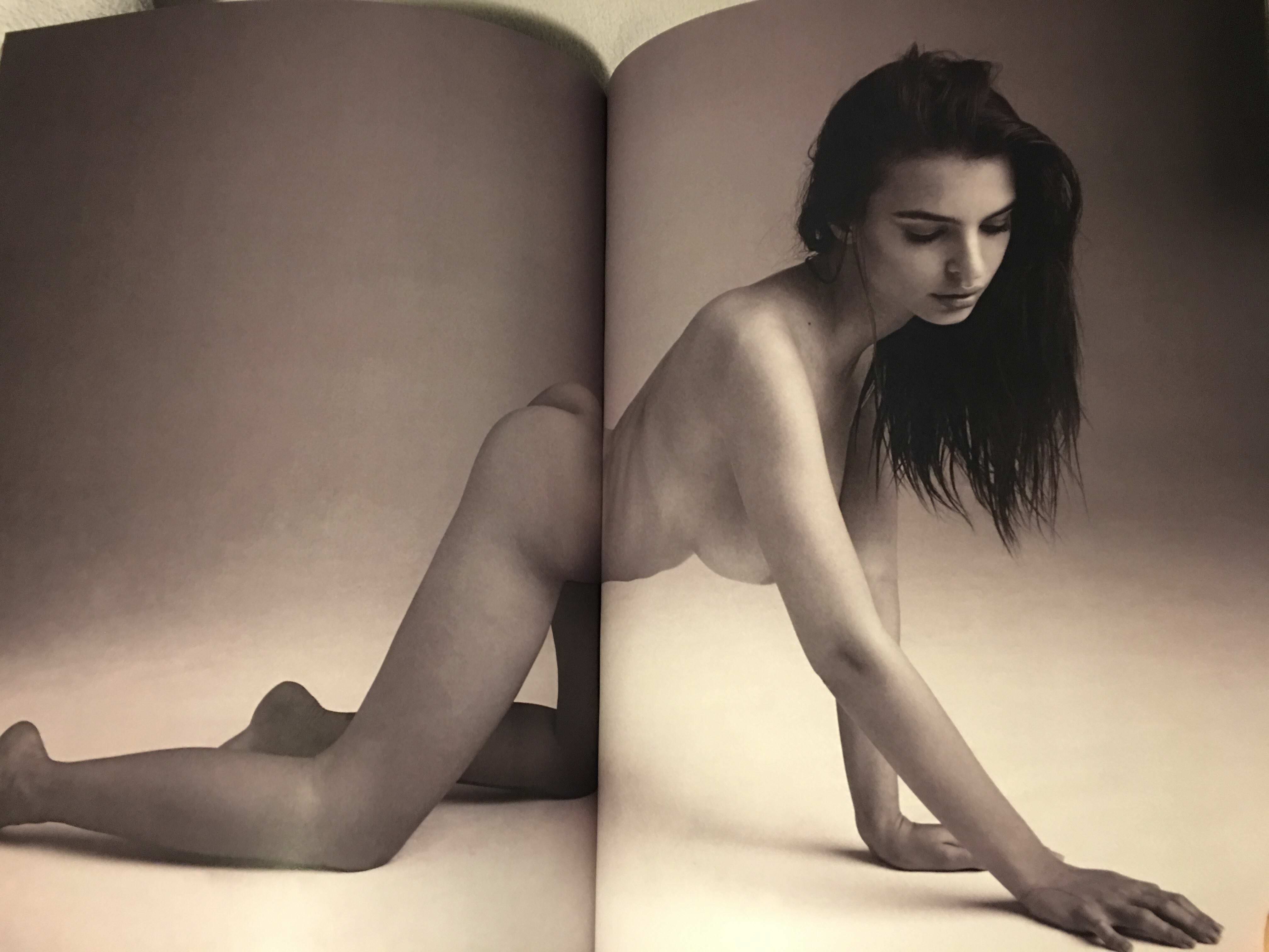 Emily Ratajkowski Naked (6 Hot Photos) 5.
