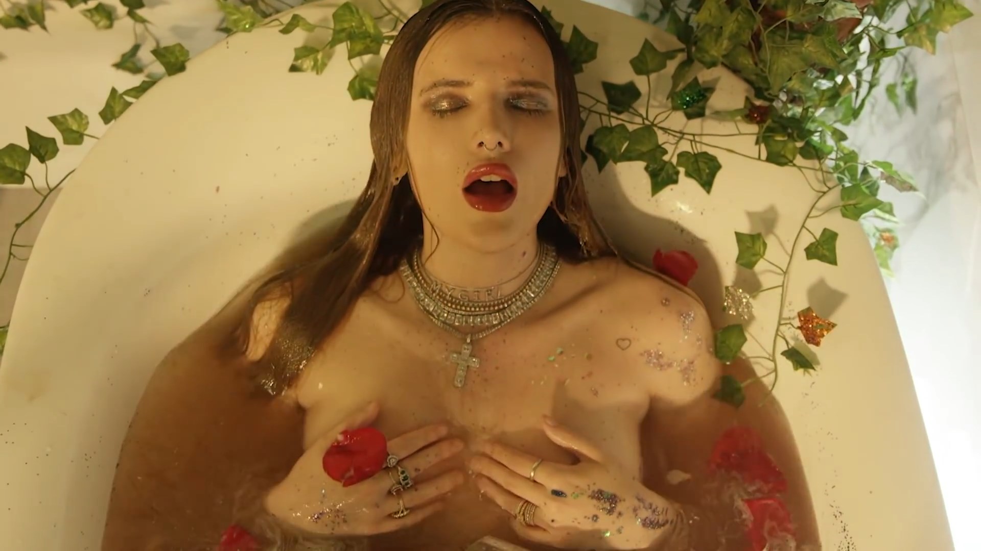 Bella Thorne Nude & Sexy (62 Pics + GIFs & Videos) 9.