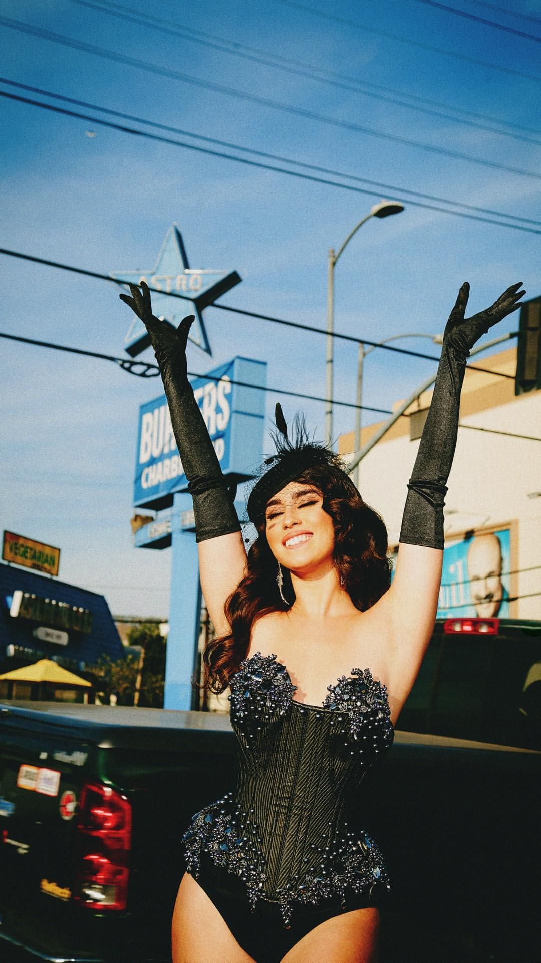 Lauren Jauregui Sexy (8 Photos)