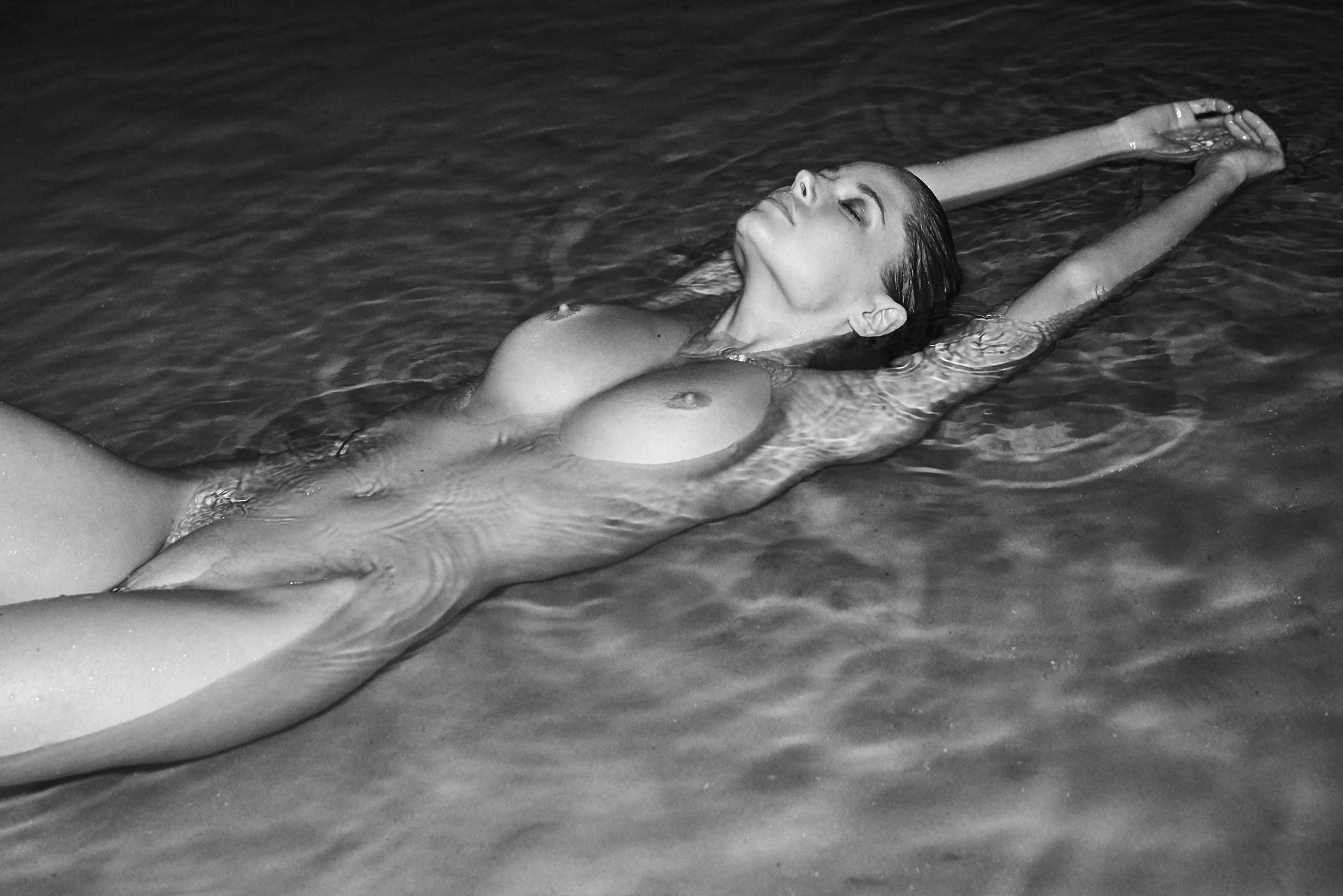 Genevieve Morton Nude & Sexy (48 Photos) 28