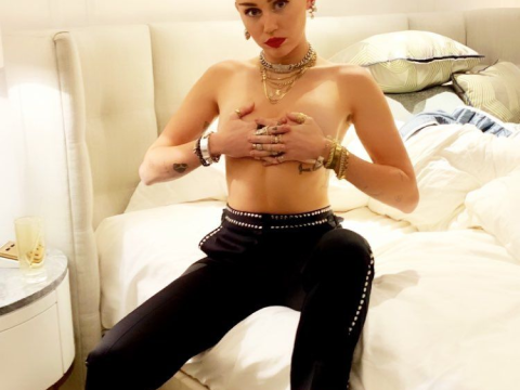 Miley Ray Cyrus Sexy & Topless (1 Photo)