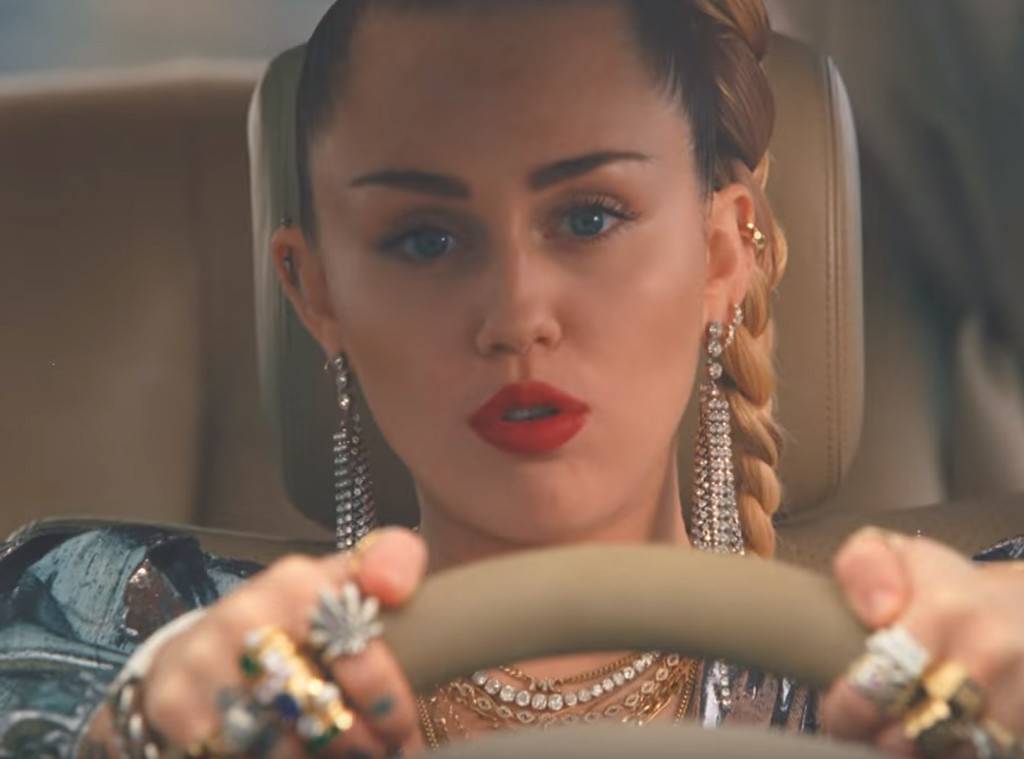 Miley Cyrus Sexy (16 Pics + GIF & Video) 15