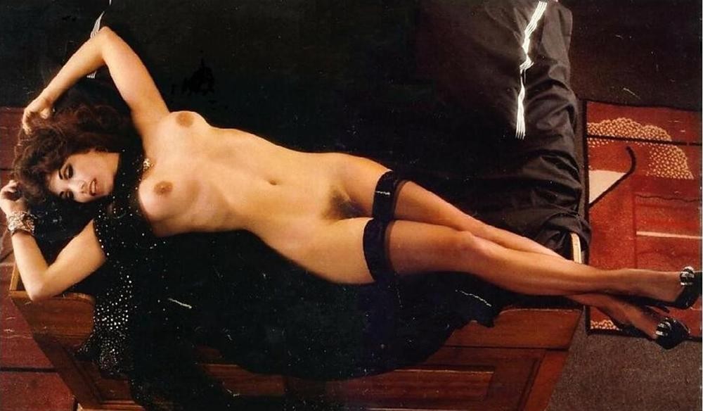Lara Flynn Boyle Nude.