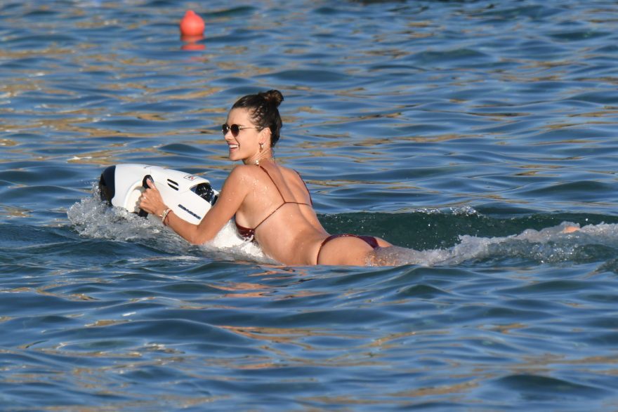 Alessandra Ambrosio (17 Sexy Photos) #thefappening012