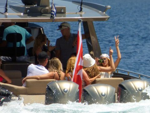 Bella Hadid, Gigi Hadid, Alana Hadid Sexy (129 Photos) Bella Hadid, Gigi Hadid, Alana Hadid Sexy 083