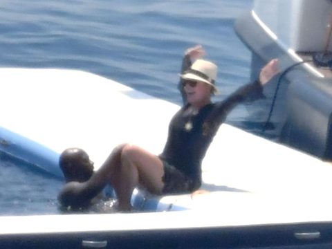 Kris Jenner Hot (46 Photos) Kris Jenner Hot (46 Photos) #thefappening043