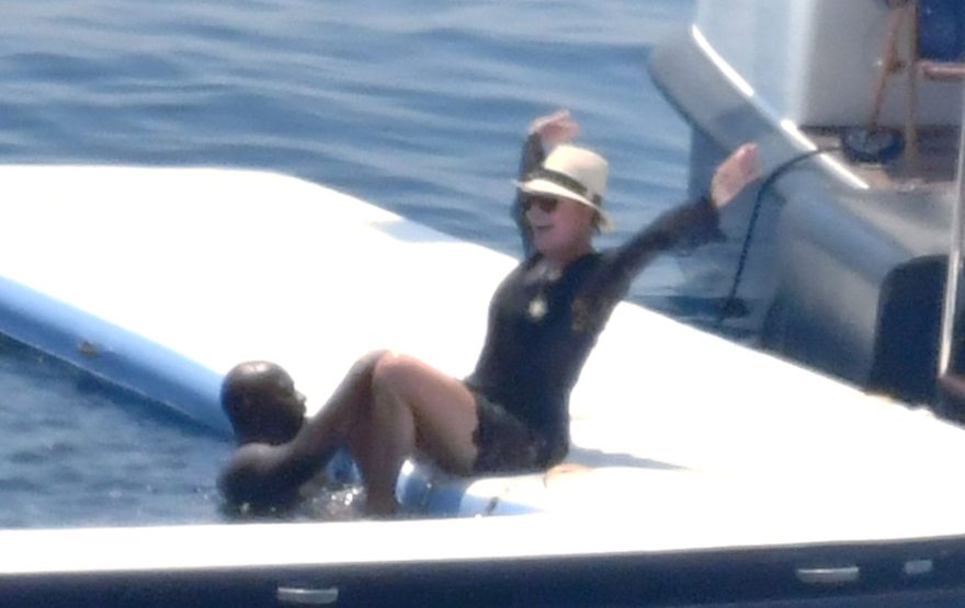 Kris Jenner Hot (46 Photos) #thefappening043