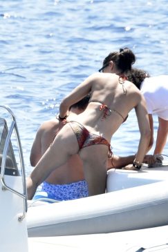 Adriana Lima Sexy (31 Photos)
