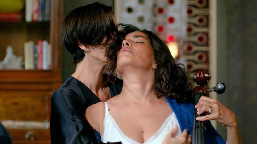 Carrie-Anne Moss, Sarita Choudhury Sexy – Jessica Jones (4 Pics + GIF & Video) Carrie Anne Moss, Sarita Choudhury Sexy – Jessica Jones 001