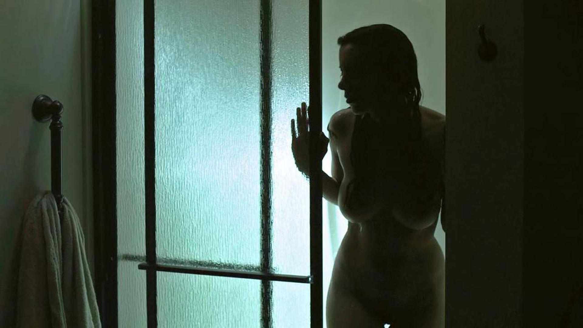 The stunning actress Kerri Taylor’s nude scene from "The Family" ...