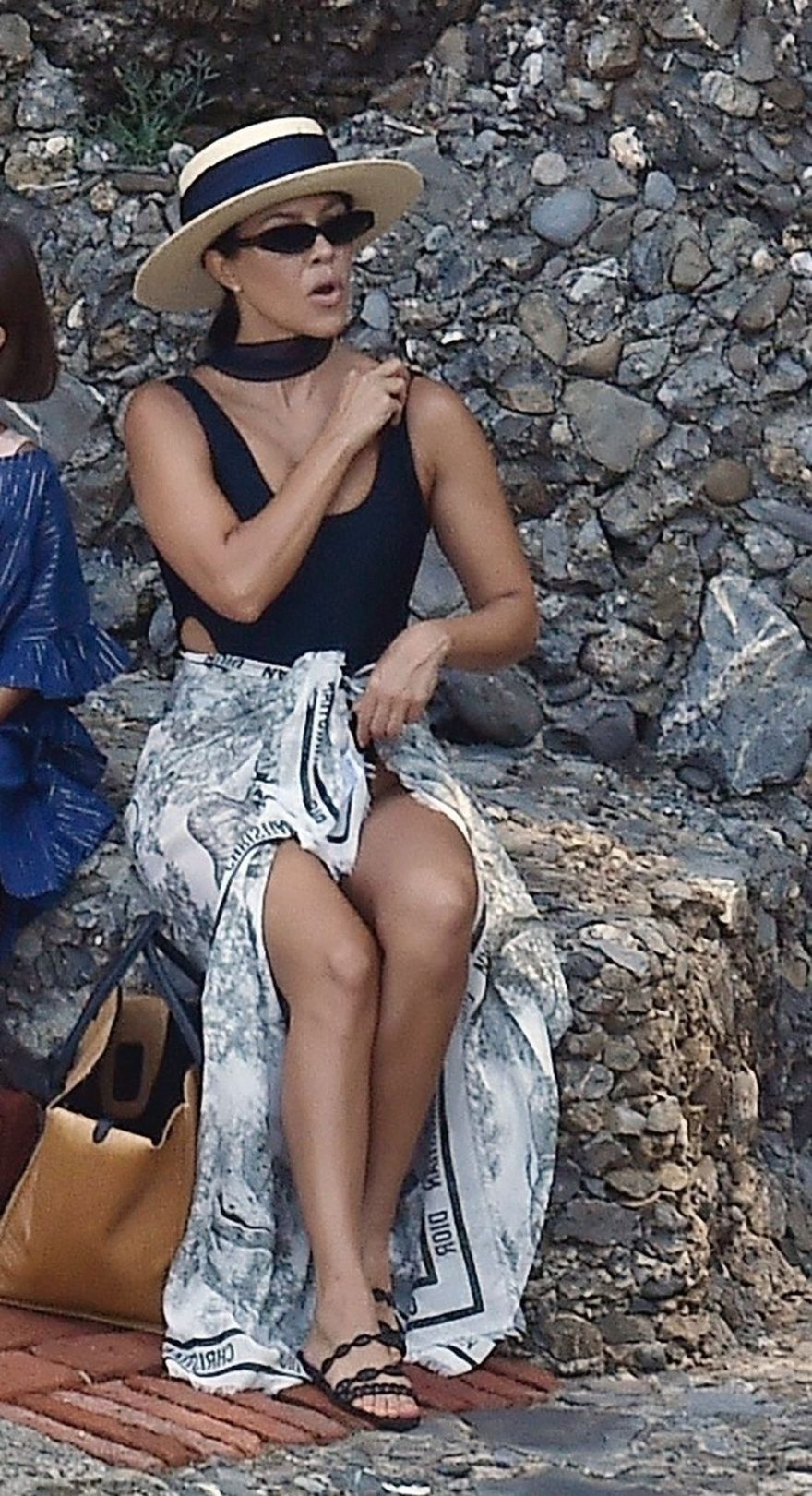 Kourtney Kardashian Sexy 015