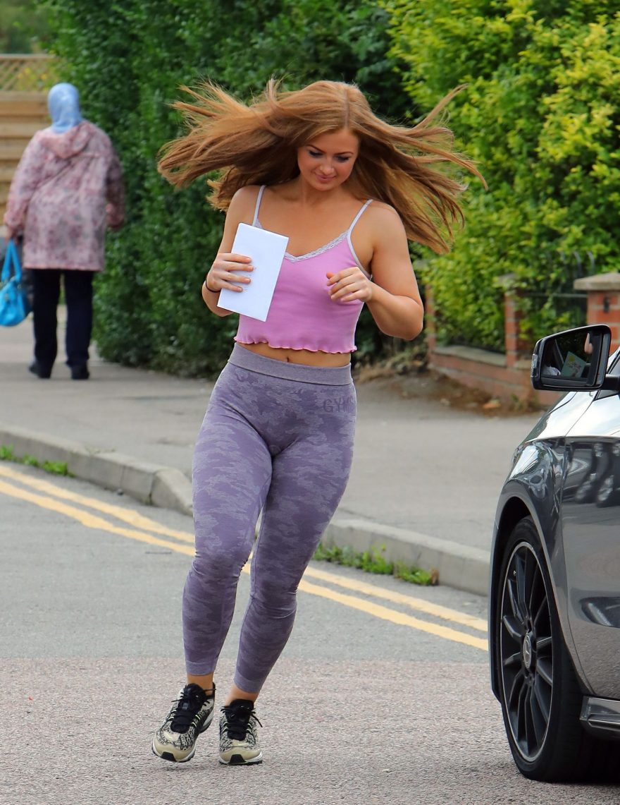 Maisie Smith Sexy 001