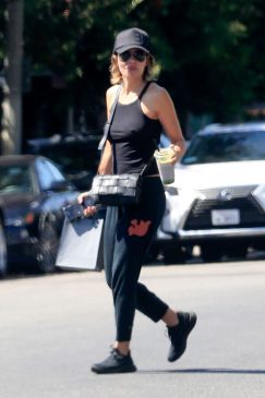 Lisa Rinna Braless (9 New Photos)