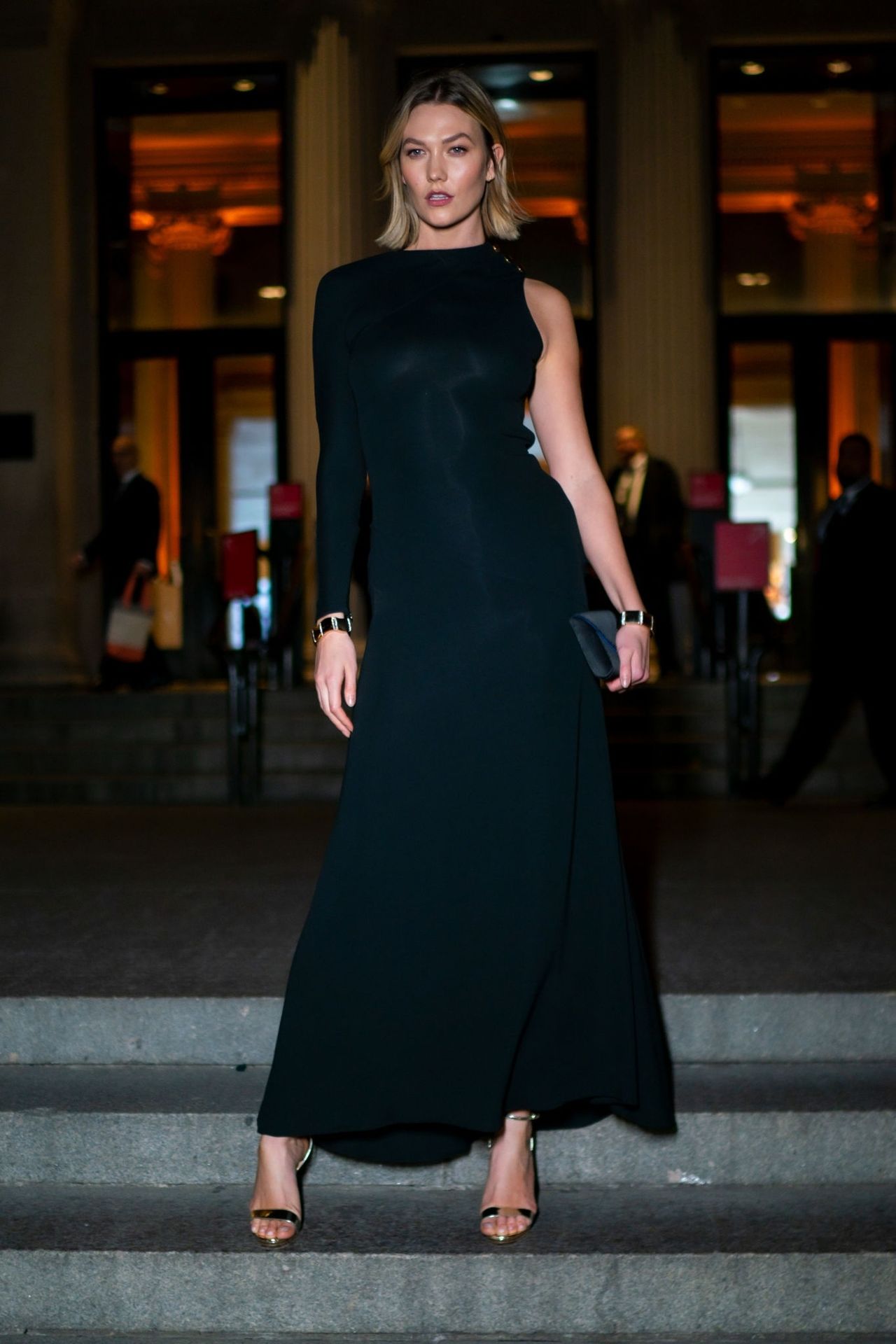 Karlie Kloss Braless 009