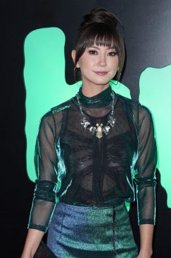 Kimiko Glenn See Through (15 Photos)