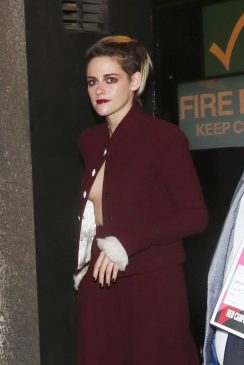 Kristen Stewart Braless (31 Photos)