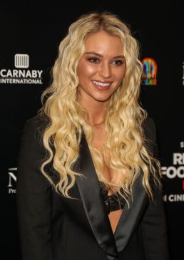 Lucie Donlan Sexy (42 Photos)