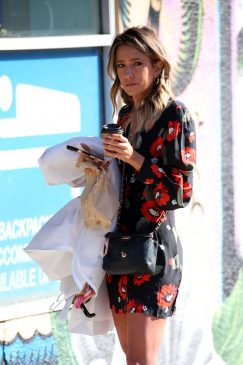 Renee Bargh Sexy (22 Photos)