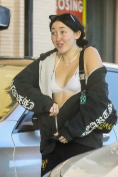 Noah Cyrus Sexy (24 Photos)