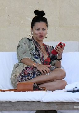 Adriana Lima Sexy (65 Photos)