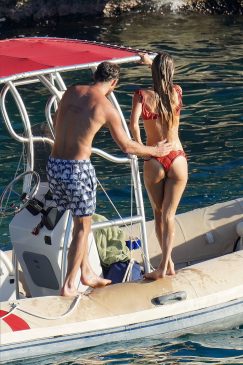 Alizée Thevenet, Pippa Middleton Sexy (57 Photos)