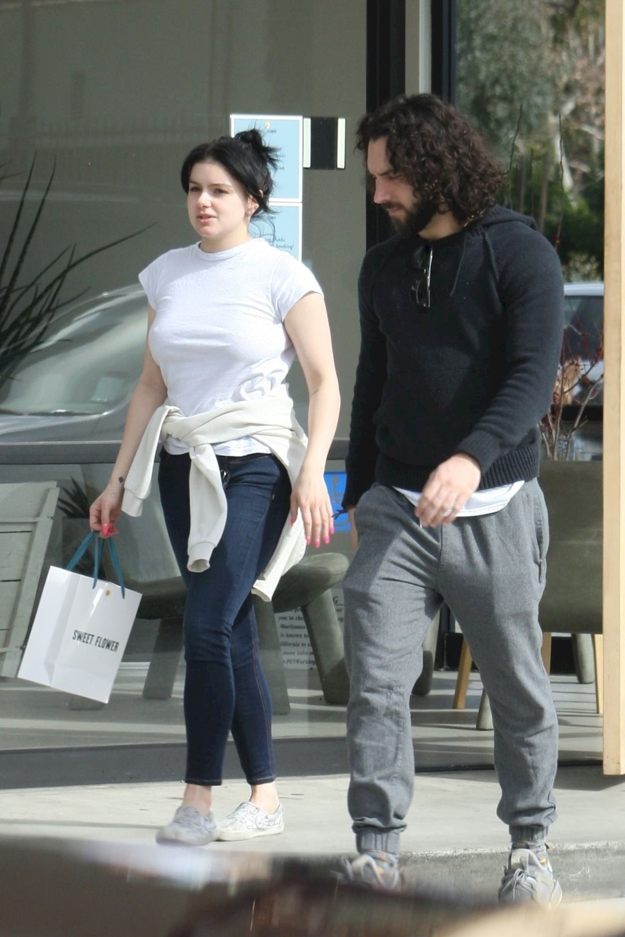 Ariel Winter Stocks Up On Cannabis And Groceries In Studio City 0009