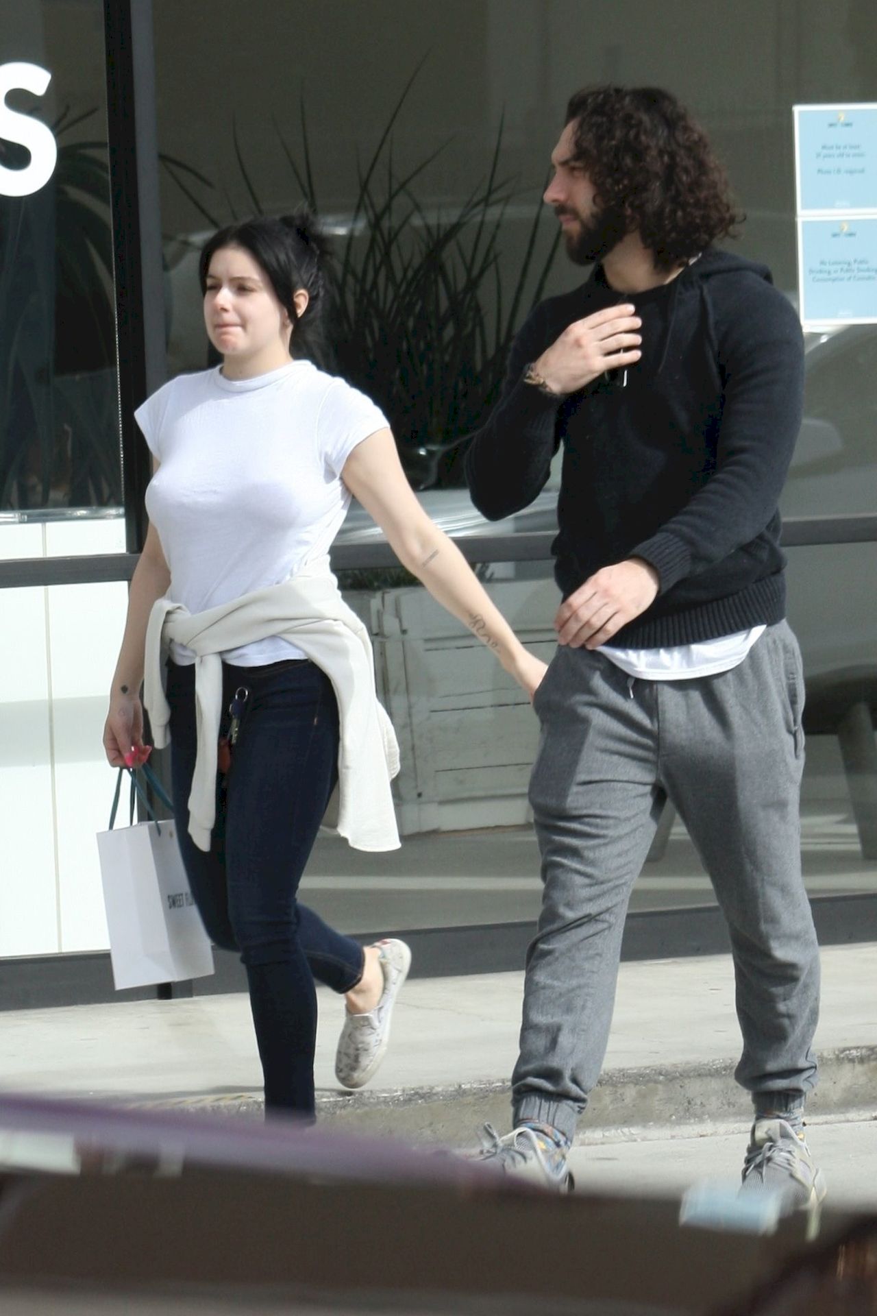 Ariel Winter Stocks Up On Cannabis And Groceries In Studio City 0015