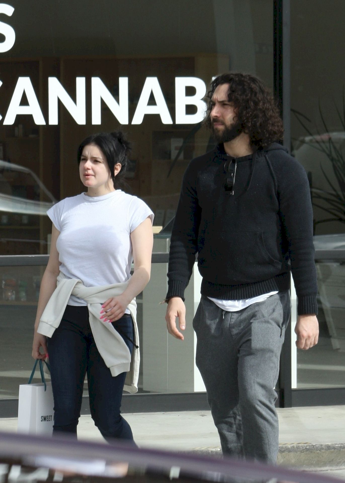 Ariel Winter Stocks Up On Cannabis And Groceries In Studio City 0021