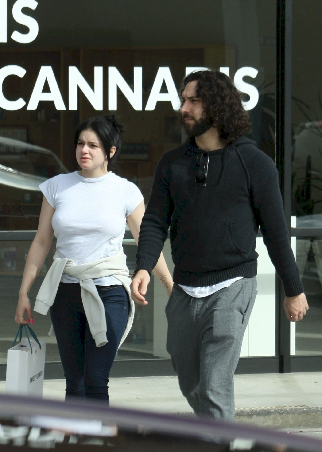Ariel Winter Stocks Up On Cannabis And Groceries In Studio City 0022