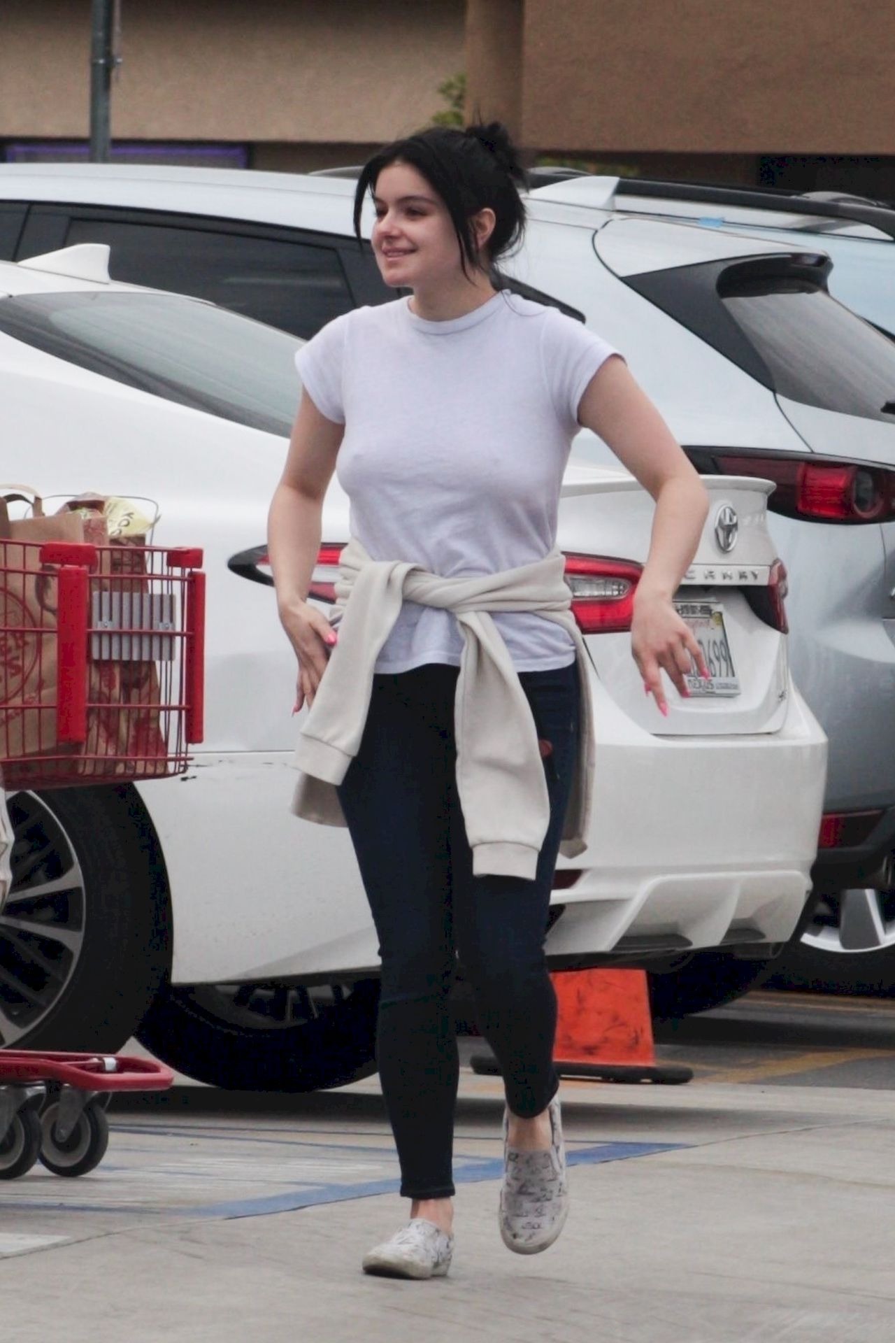 Ariel Winter Stocks Up On Cannabis And Groceries In Studio City 0043