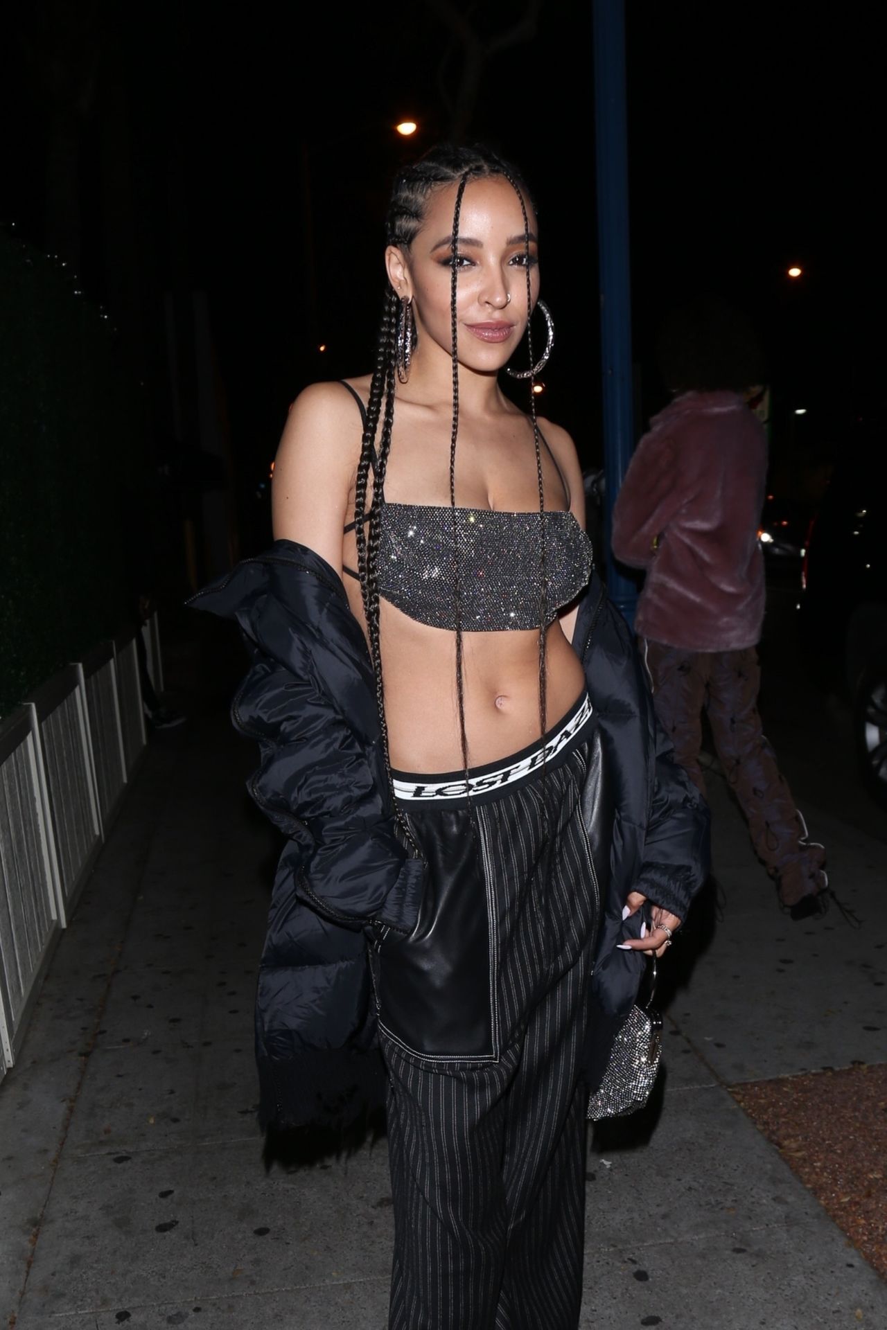 Braless Tinashe Shows Off Her Toned Abs In West Hollywood 0002