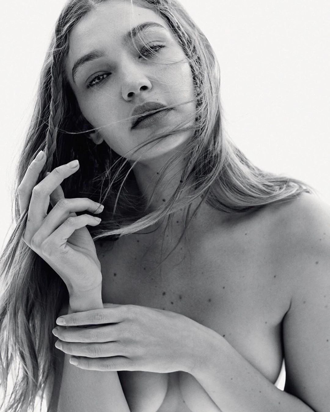 Gigi Hadid Photographed Nude For Russian Vogue 0002