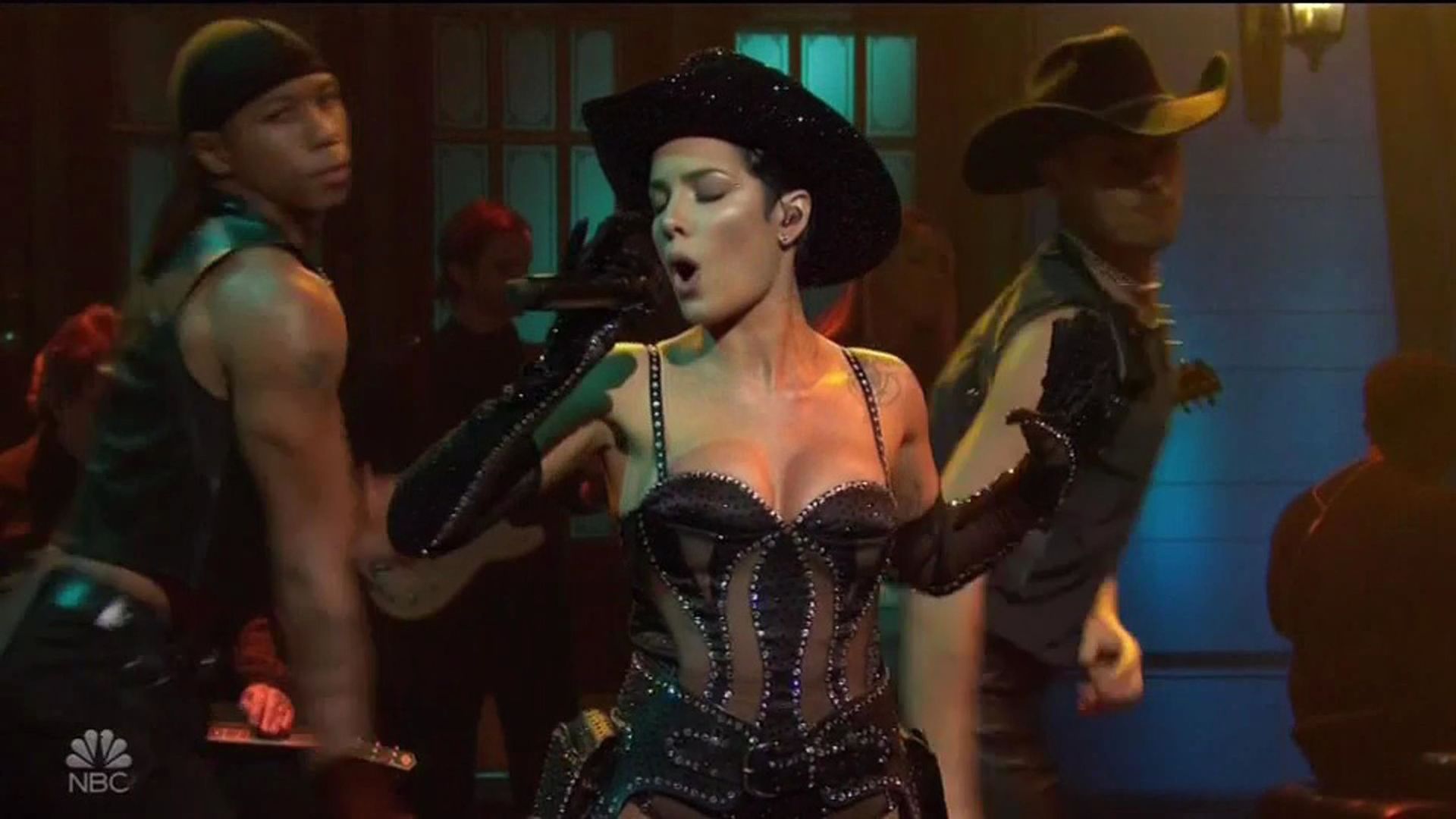 Halsey Steams Up The Screen As She Performs On Saturday Night Live 0001