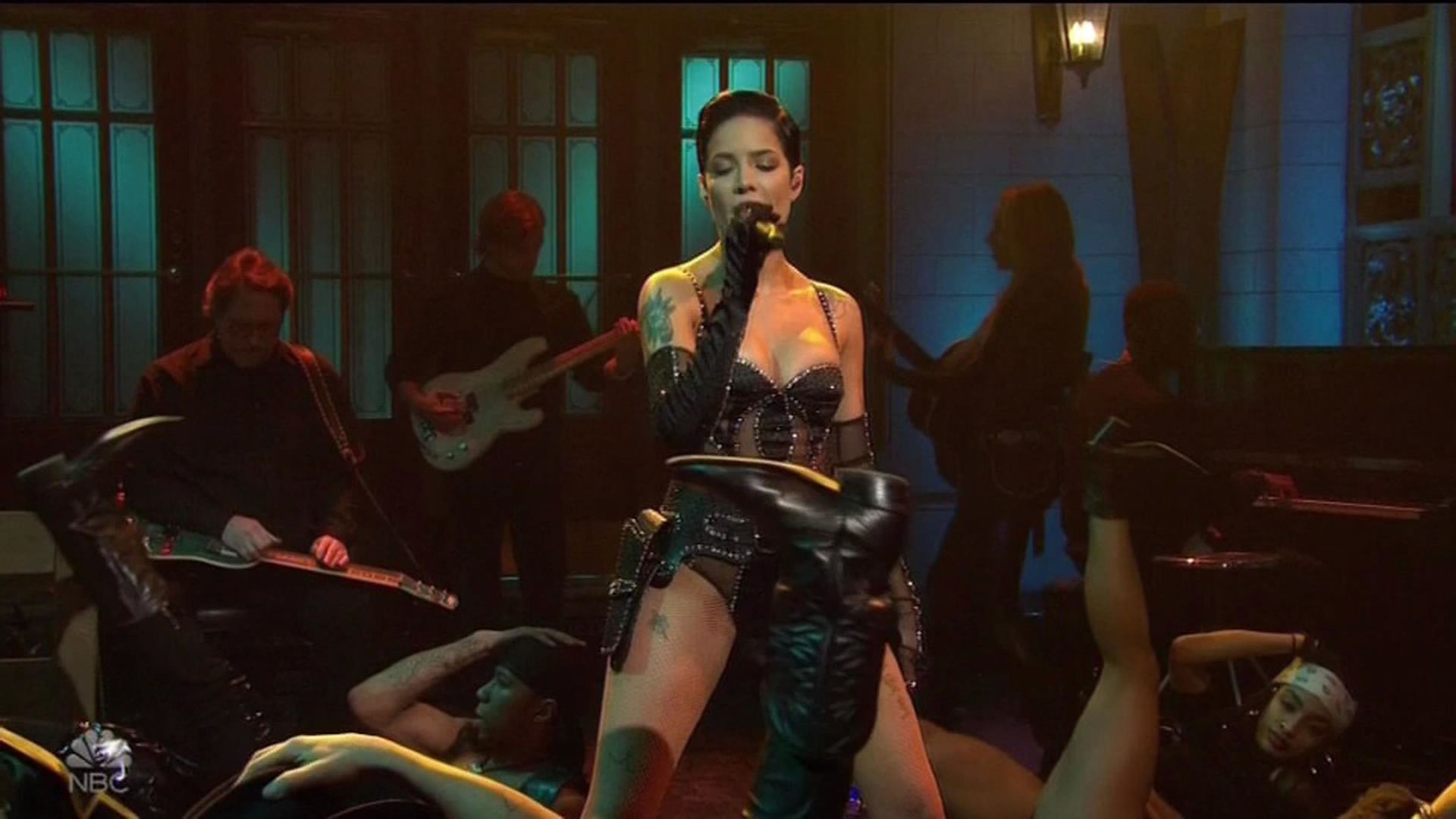 Halsey Steams Up The Screen As She Performs On Saturday Night Live 0023