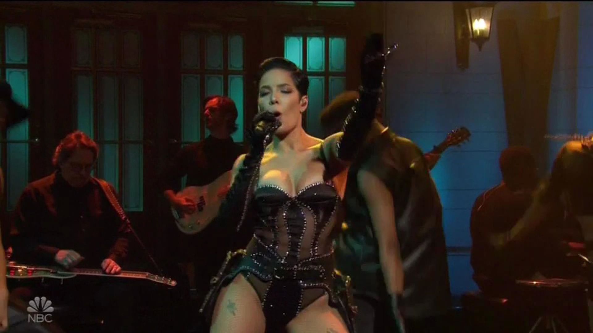 Halsey Steams Up The Screen As She Performs On Saturday Night Live 0029