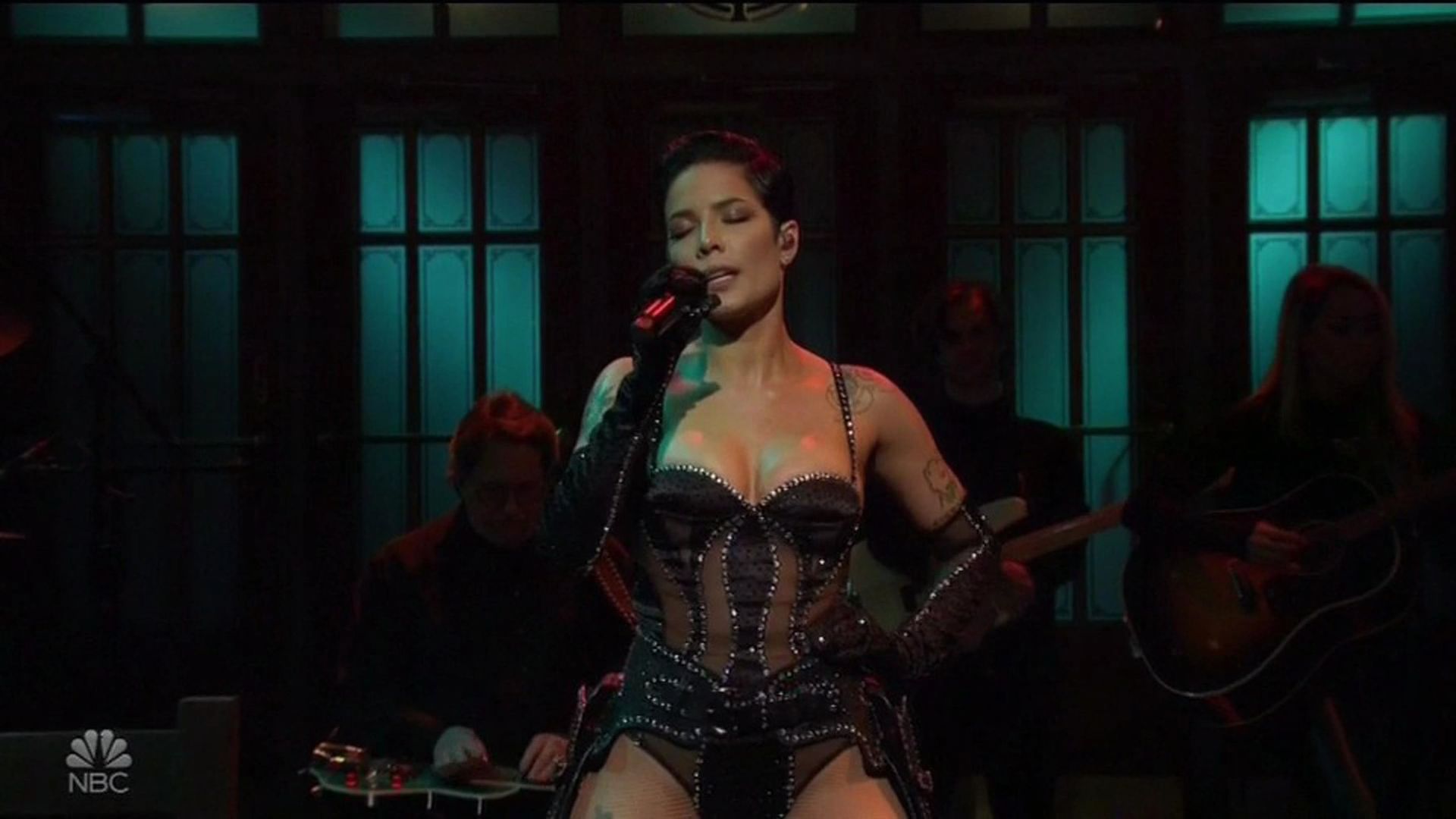 Halsey Steams Up The Screen As She Performs On Saturday Night Live 0032