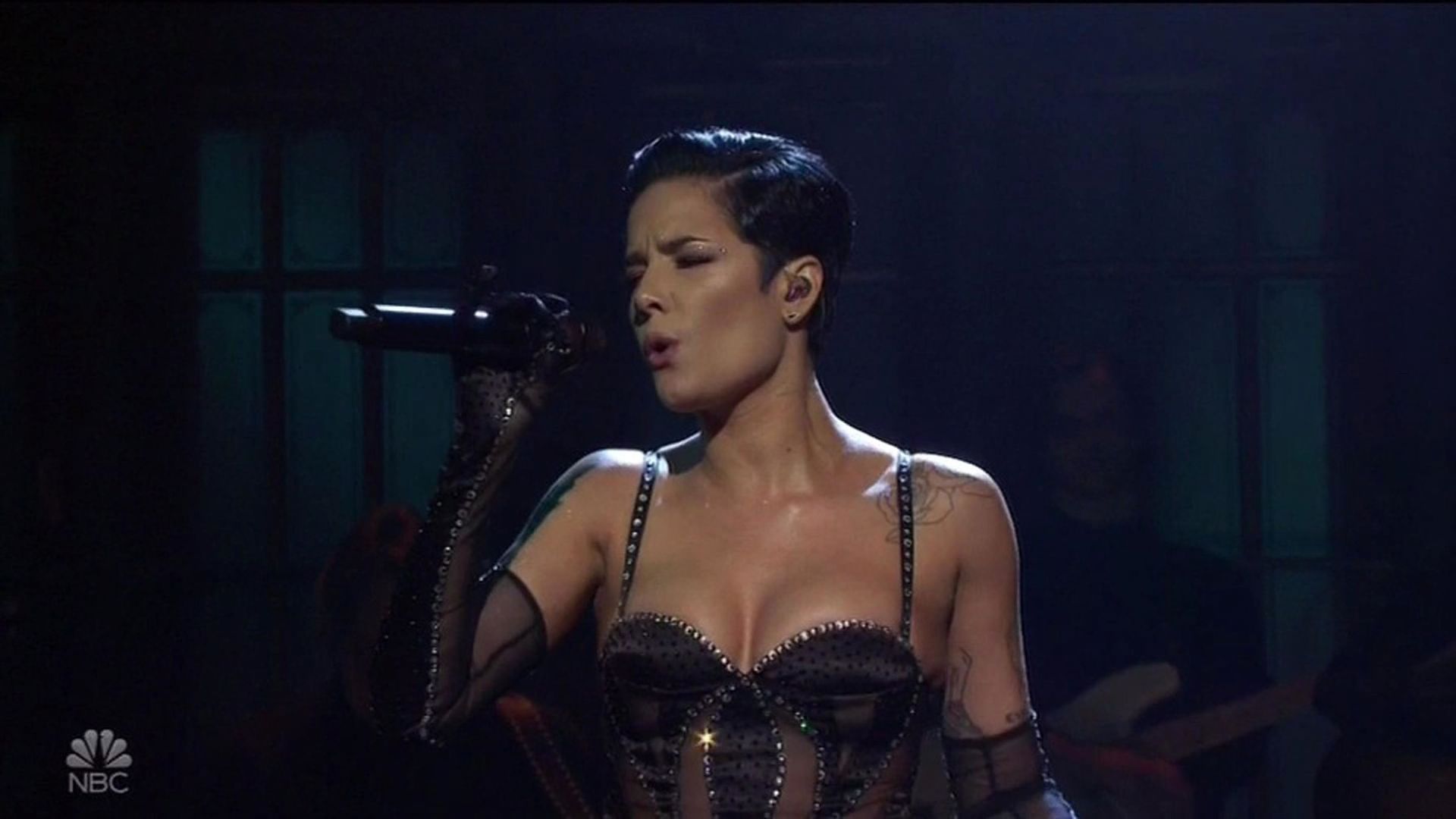 Halsey Steams Up The Screen As She Performs On Saturday Night Live 0033