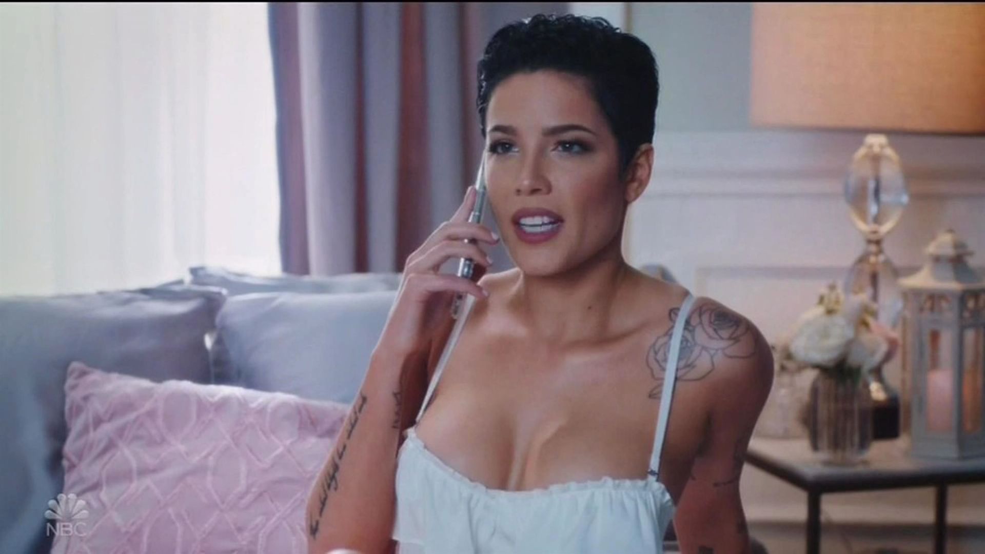 Halsey Steams Up The Screen As She Performs On Saturday Night Live 0048