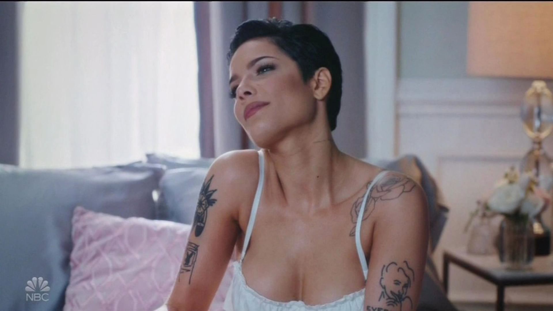 Halsey Steams Up The Screen As She Performs On Saturday Night Live 0051