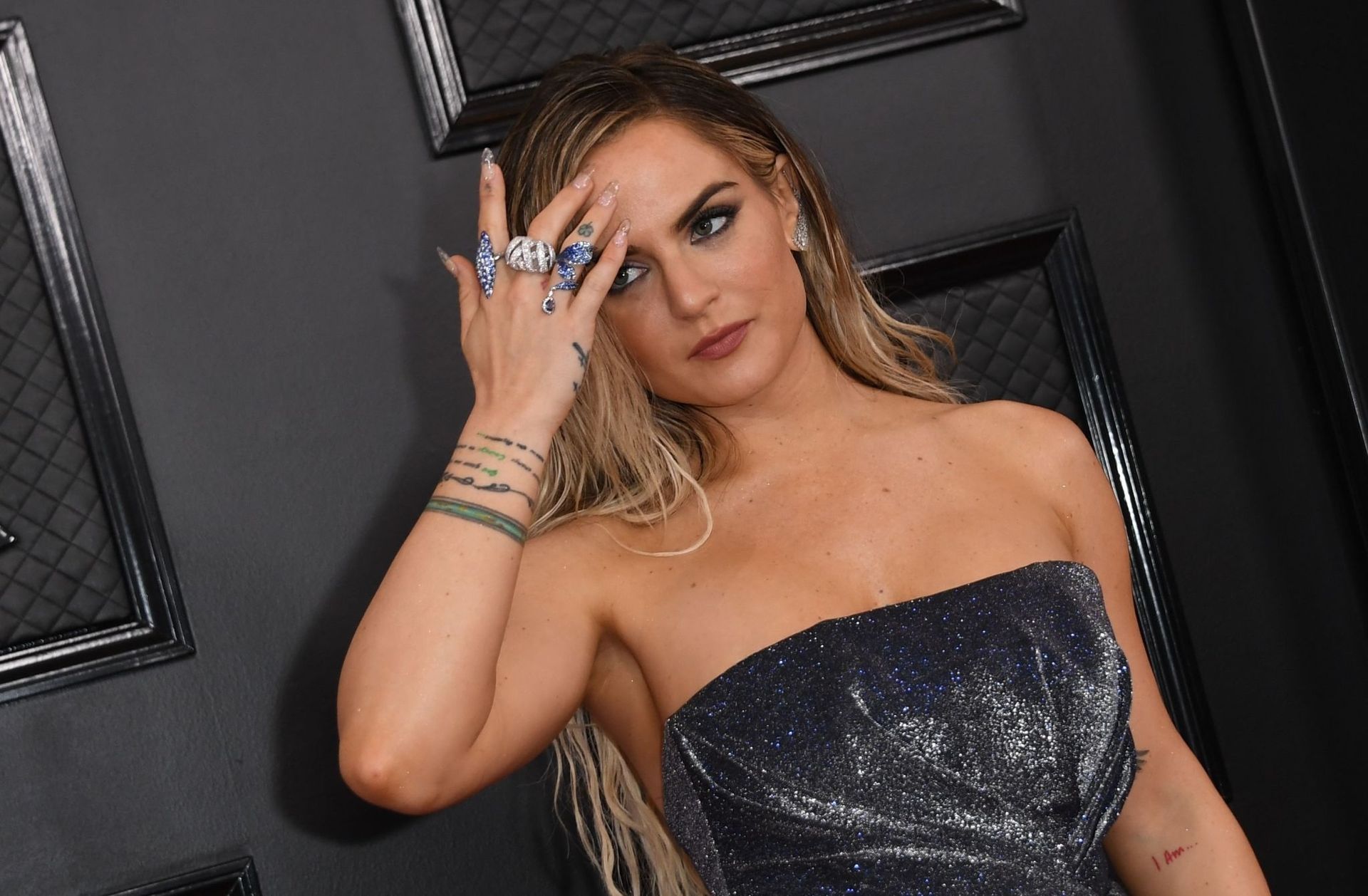 Jojo Shows Her Legs And Cleavage At The 62nd Annual Grammy Awards 0038