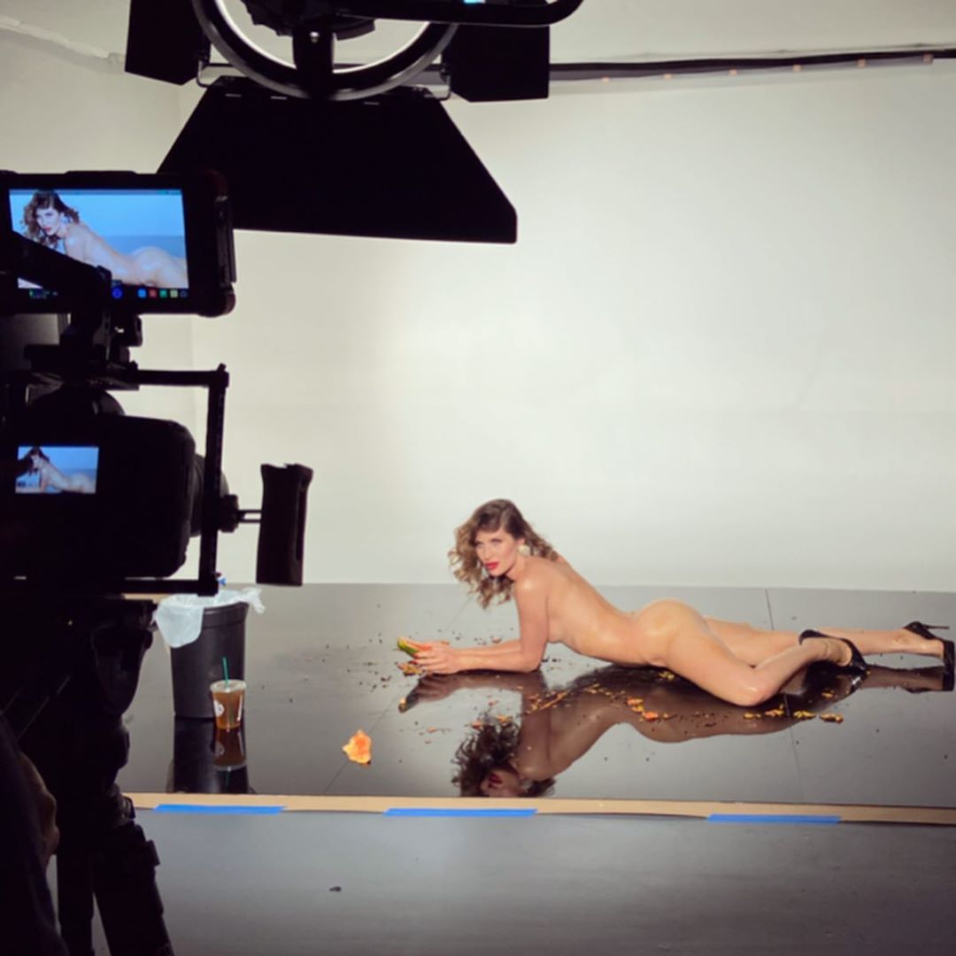 Lauren Bonner Nude & Sexy 0005