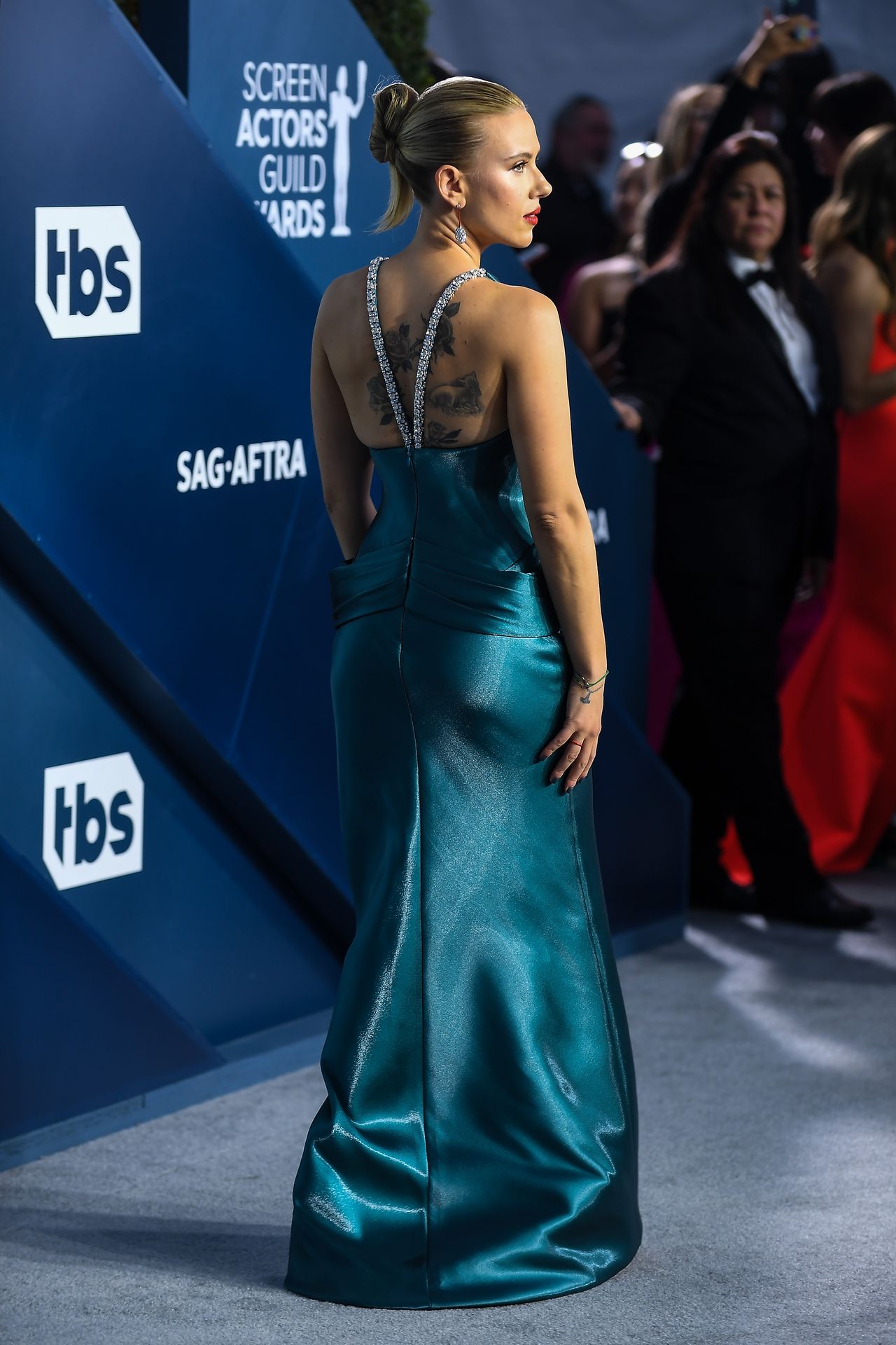 Scarlett Johansson Looks Stunning At The Sag Awards 0121