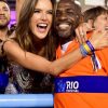 Alessandra Ambrosio Parties With Fans During Rio Carnival 2020 In Brazil 0001